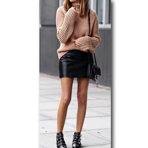 GUESS Mini Black Skirt 28